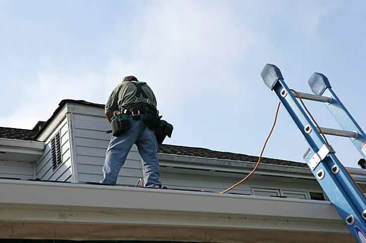 How to Avoid Common Pitfalls When Hiring a Roofing Company